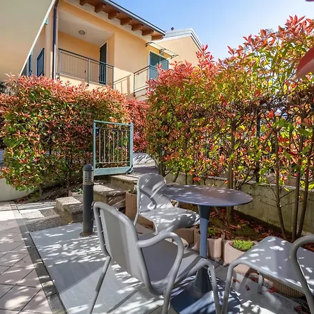 Pool And Garden Escape Apartman