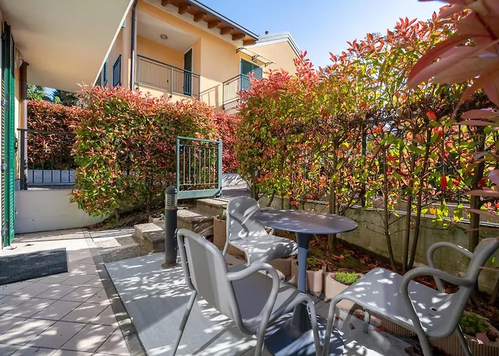 Pool And Garden Escape Apartman
