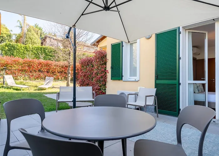 Pool And Garden Escape Apartman